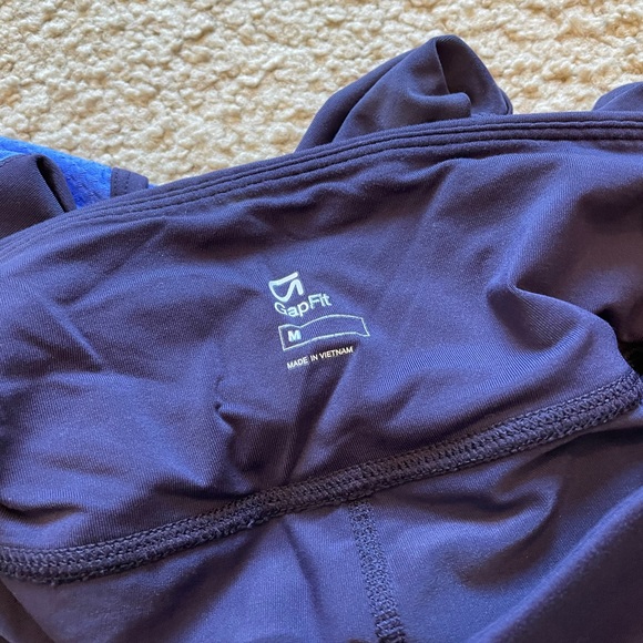 GAP fit running shorts women size 4 zipped pocket - Picture 4 of 4